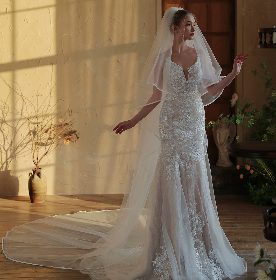 Wedding Bridal Veils — Cathedral, Chapel & Fingertip Lengths | Handcrafted Lace, Pearl & Tulle