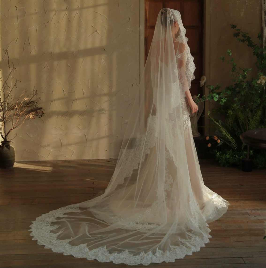 Wedding Bridal Veils — Cathedral, Chapel & Fingertip Lengths | Handcrafted Lace, Pearl & Tulle